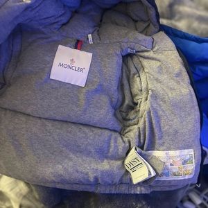 Moncler coat with removable sleeves for vest wear ! Size 12-18 months.